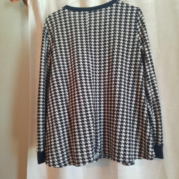 Black & White Pattern Sweater  *BOGO* - Picture 3 of 6